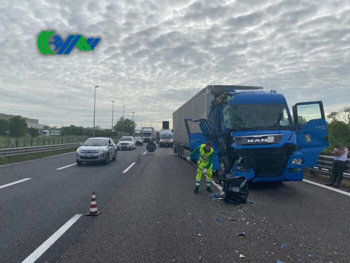 A4, incidente tra mezzi pesanti: 10 chilometri di coda - Televenezia