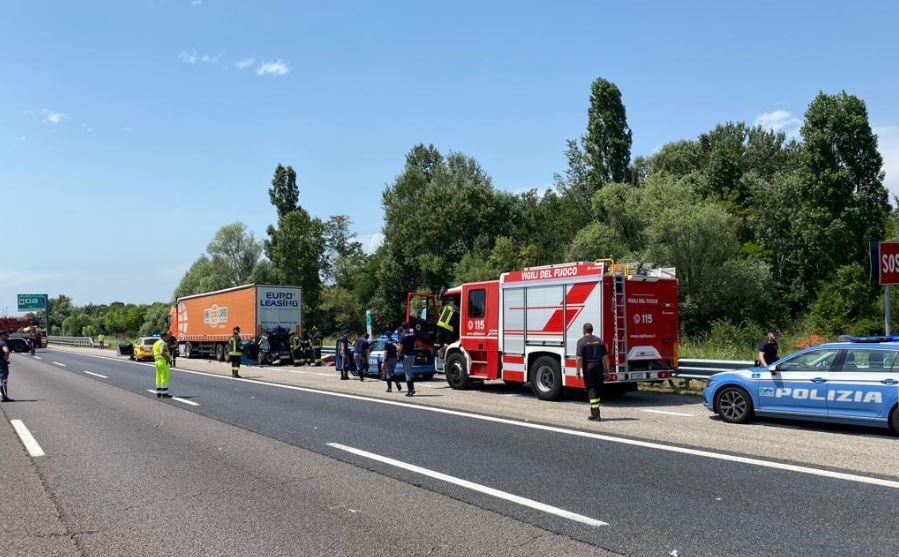 Incidente mortale in A4: auto contro tir - Televenezia