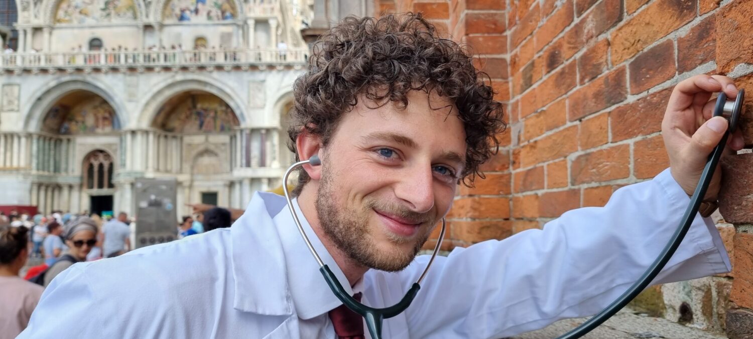 Sebastiano Bianchi è il nuovo dottore di famiglia di piazza San Marco