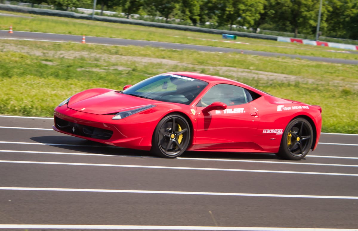 Jesolo, il fascino delle Ferrari per i medici con l’Africa - Televenezia