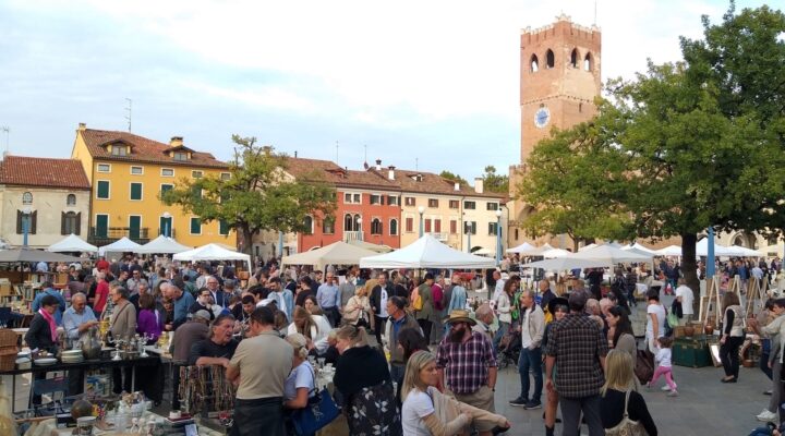 Mercatini di Noale: ritornano con la formula "Antiquariato e Gusto" - Televenezia