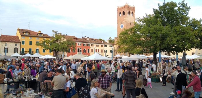 Noale, tornano i mercatini dell'antiquariato e gusto in piazza - Televenezia