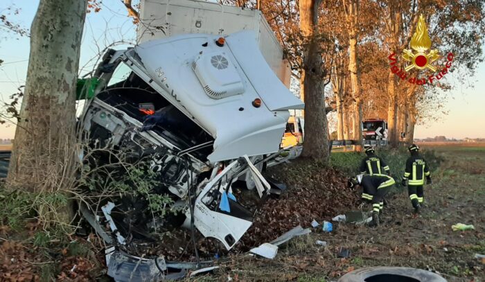 San Giorgio di Livenza, scontro tra furgone e camion: feriti gli autisti - Televenezia