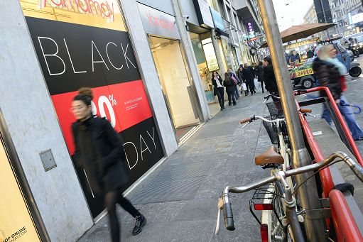 Black Friday, Confcommercio: boom acquisti, spesi 4,31 mld