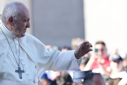 Benedizioni gay, il Papa: si benedicono le persone non l’unione - Televenezia